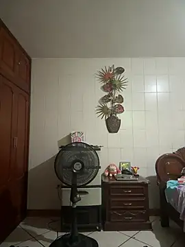 Valentinacouple online show from July 14, 2026, 5:23 am