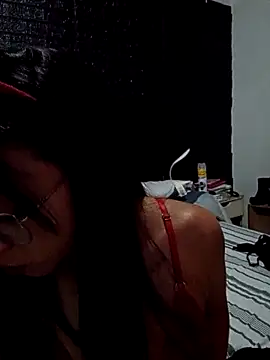 Moondefuego online show from April 5, 2026, 12:17 am