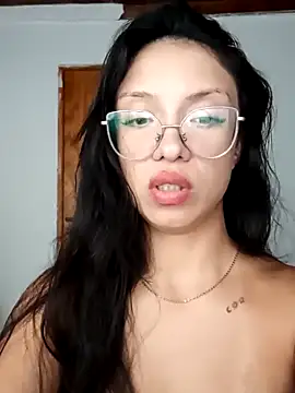 Moondefuego online show from March 27, 2026, 5:58 pm