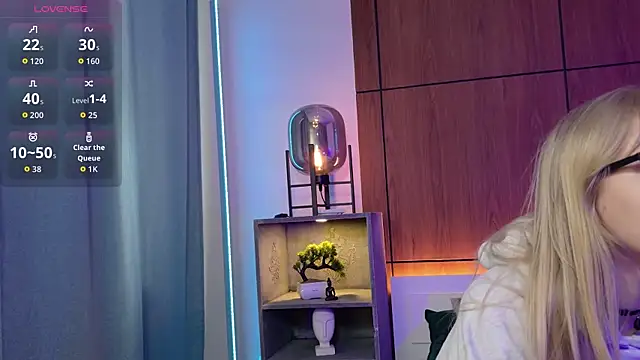 MoliQin online show from March 28, 2026, 7:53 am