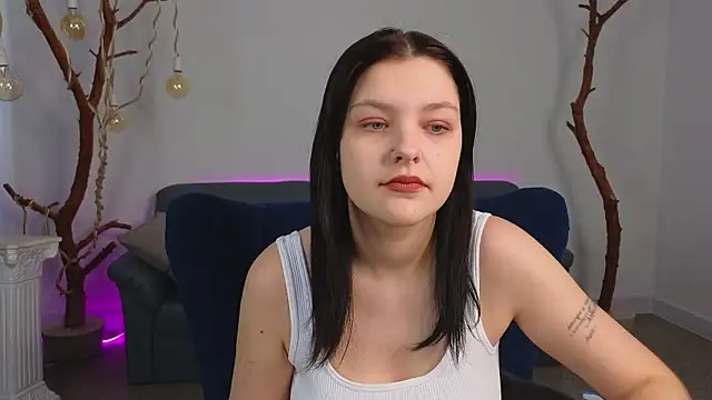 DeliaEffy online show from March 8, 2026, 1:25 pm