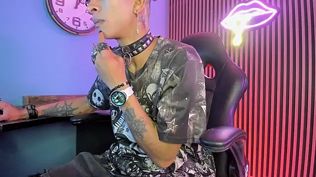 Maximoking26 online show from February 23, 2026, 4:36 am