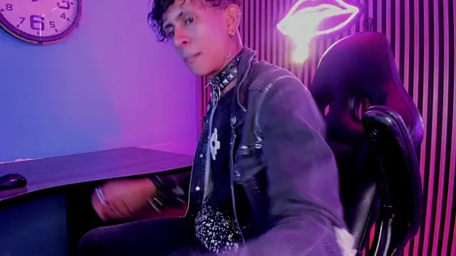 Maximoking26 online show from February 21, 2026, 4:36 am