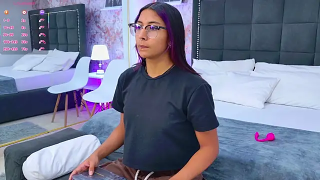 Raven Gloomy online show from May 20, 2026, 12:35 pm