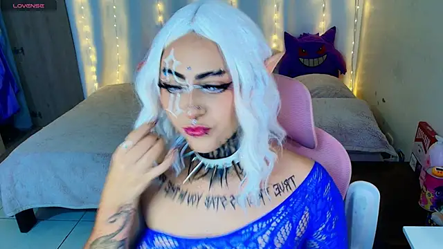 maliciaXpoison online show from May 19, 2026, 1:56 am