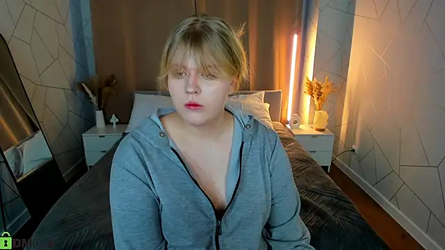 Snapshot of luna_c0ra chatting on February 28, 2026, 1:05 am luna c0ra online show from February 28, 2026, 1:05 am