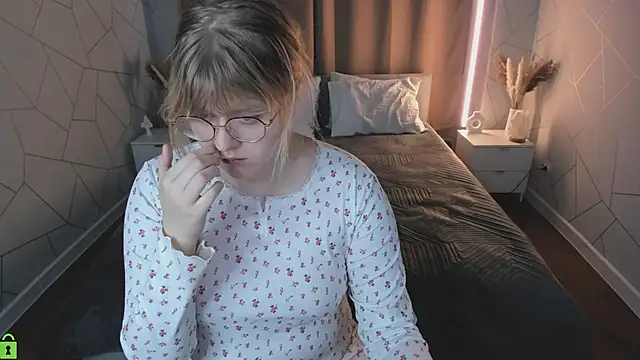 luna c0ra online show from March 27, 2026, 1:03 am