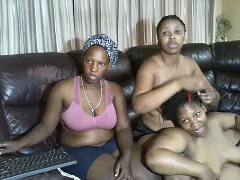 Snapshot of Sky-Diamond chatting on February 28, 2026, 7:41 am Sky-Diamond online show from February 28, 2026, 7:41 am