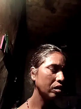 Snapshot of Hot_re83 chatting on February 22, 2026, 10:00 pm Hot re83 online show from February 22, 2026, 10:00 pm