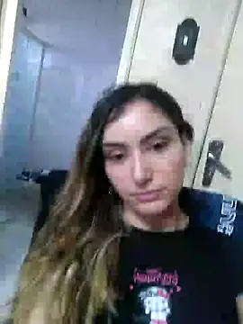 Larinhacat online show from February 21, 2026, 9:17 pm