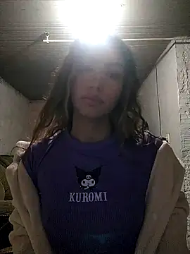 Larinhacat online show from February 17, 2026, 4:54 am