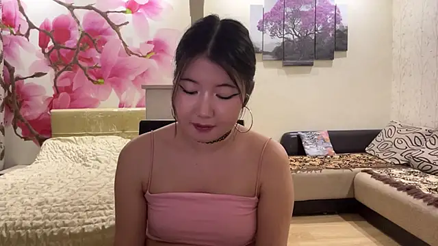 MaeRaads online show from April 16, 2026, 9:39 pm