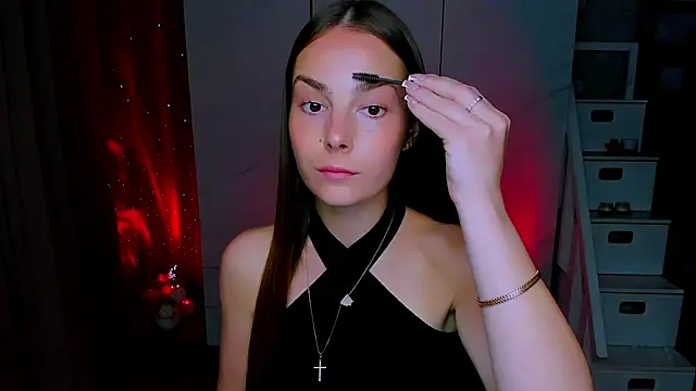 Maddy Wood  online show from July 28, 2026, 6:20 pm
