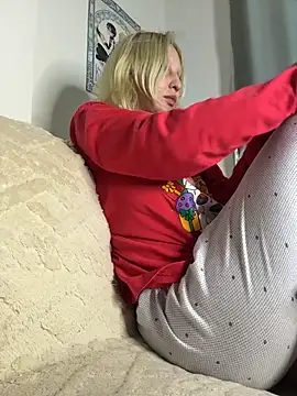 urlittlebaby666 online show from March 2, 2026, 7:37 am