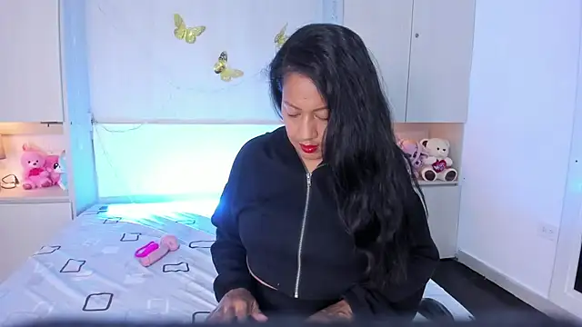 AllieBennet online show from April 8, 2026, 8:43 pm