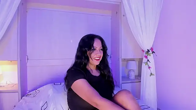 AllieBennet online show from June 26, 2026, 7:42 pm