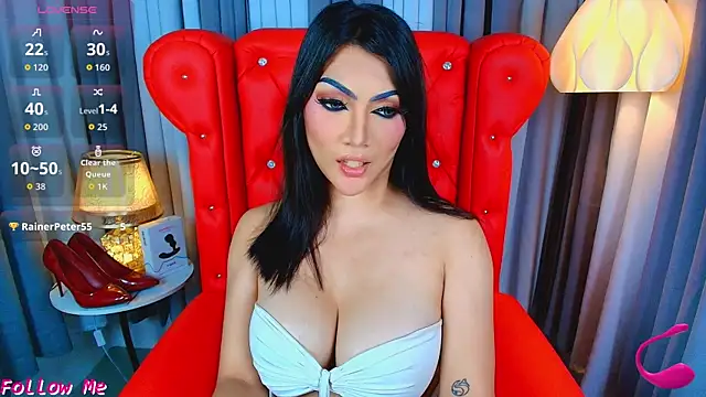 Snapshot of Laureen_Hilton chatting on May 5, 2026, 1:36 pm Laureen Hilton online show from May 5, 2026, 1:36 pm