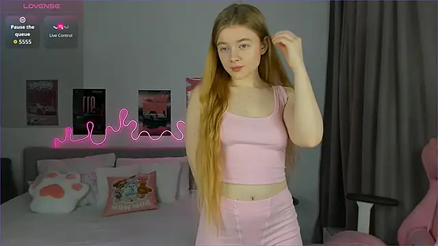 EvaRaee online show from March 17, 2026, 4:04 am