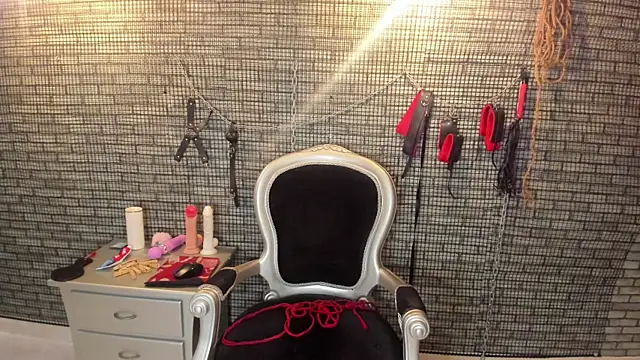 hillary bigbutt online show from April 6, 2026, 3:57 pm