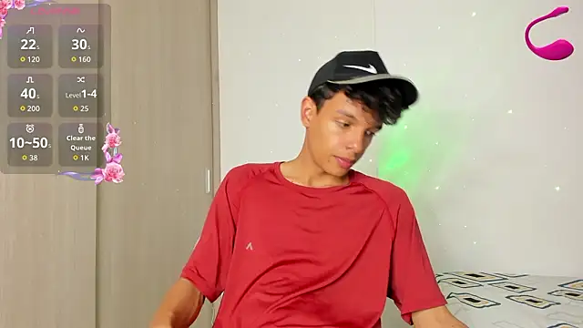 Snapshot of Maxfrost1 chatting on February 24, 2026, 11:05 pm Maxfrost1 online show from February 24, 2026, 11:05 pm