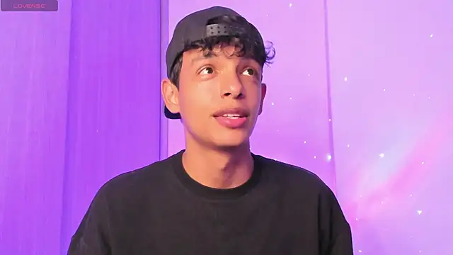 Snapshot of Maxfrost1 chatting on March 1, 2026, 10:21 pm Maxfrost1 online show from March 1, 2026, 10:21 pm