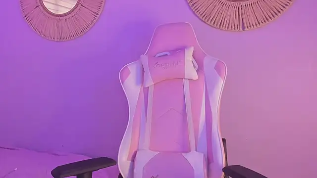 Lummii  online show from March 4, 2026, 7:10 pm