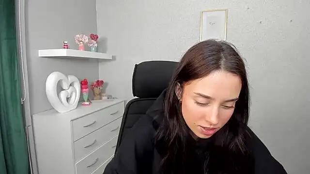 AdeleSolo online show from March 24, 2026, 6:35 am