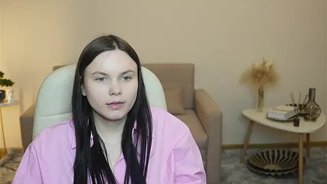 Snapshot of LeilaErcolani chatting on February 17, 2026, 2:03 pm LeilaErcolani online show from February 17, 2026, 2:03 pm