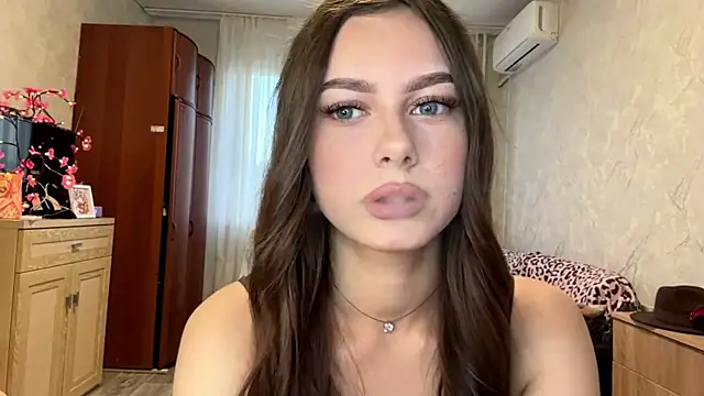 StephaniCute online show from June 7, 2026, 4:01 pm