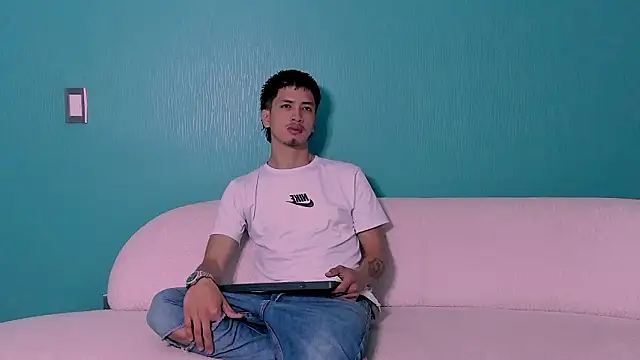 Snapshot of Youdoll_ chatting on February 25, 2026, 1:33 pm Youdoll online show from February 25, 2026, 1:33 pm