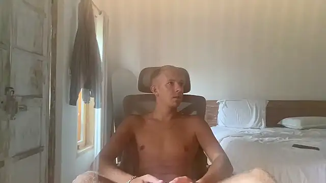 Anton blond online show from February 18, 2026, 5:38 am