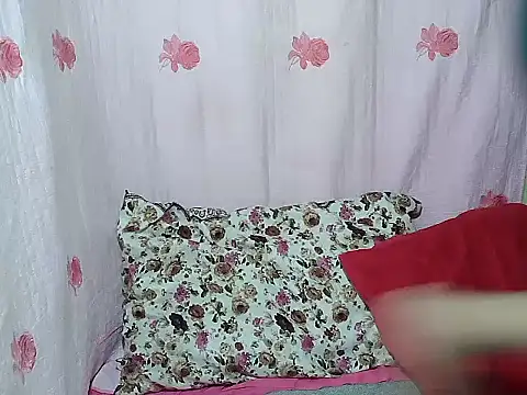 Snapshot of Sh1nbae22 chatting on March 17, 2026, 10:35 pm Sh1nbae22 online show from March 17, 2026, 10:35 pm