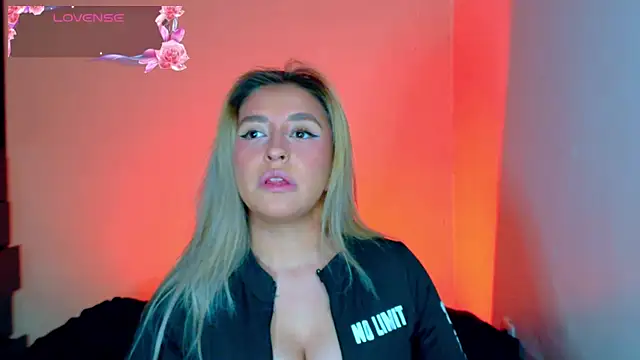 saradiazxxx online show from June 13, 2026, 4:21 am