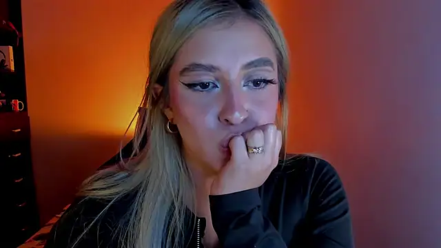 saradiazxxx online show from March 29, 2026, 8:27 am