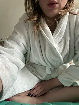 Frenchgirl45 online show from March 7, 2026, 11:27 am