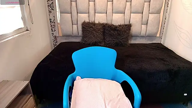 Sofi Blake   online show from April 17, 2026, 12:41 pm