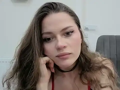 Avelinehowo uwu online show from April 7, 2026, 4:53 pm