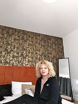 LaireeFelini online show from February 21, 2026, 7:05 pm