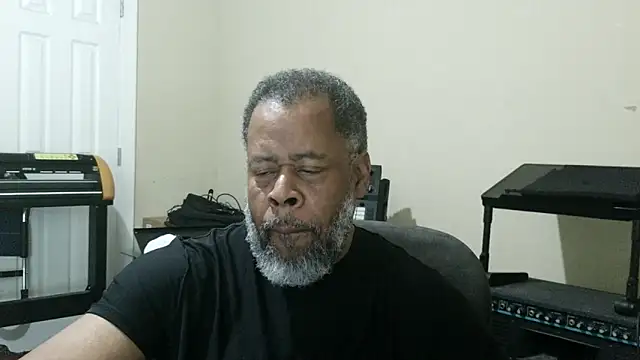 Cleozevo1961 online show from May 6, 2026, 3:16 pm