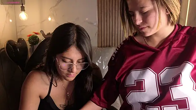 Sweett liia  online show from April 15, 2026, 7:47 am