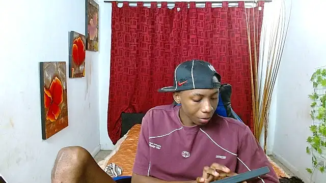 Snapshot of milo018 chatting on June 3, 2026, 5:17 pm milo018 online show from June 3, 2026, 5:17 pm