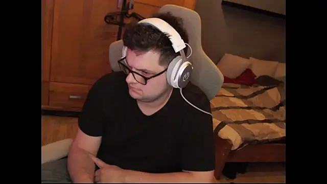 Snapshot of Whyteshadow4235 chatting on February 23, 2026, 7:14 pm Whyteshadow4235 online show from February 23, 2026, 7:14 pm