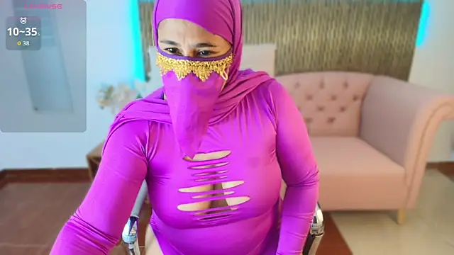 Snapshot of Nadia_Privee chatting on February 24, 2026, 7:15 pm Nadia Privee online show from February 24, 2026, 7:15 pm