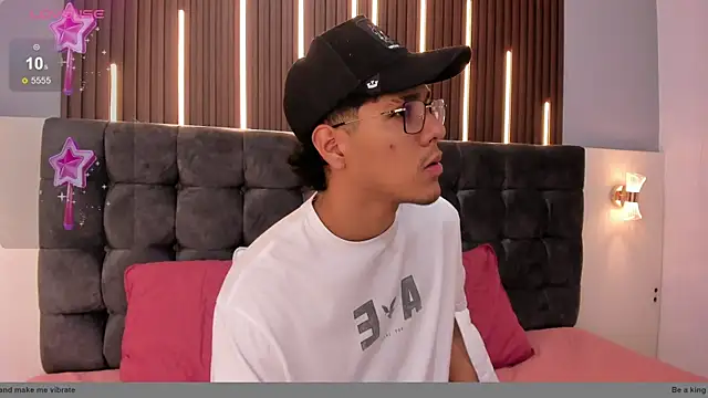 Snapshot of Daviid18__ chatting on February 21, 2026, 1:57 pm Daviid18 online show from February 21, 2026, 1:57 pm