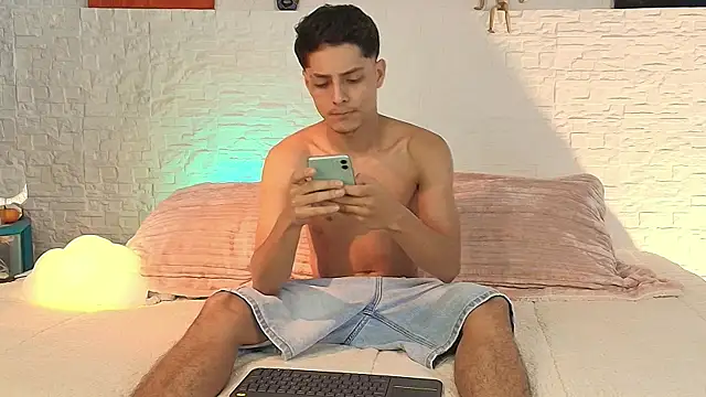 Eliassalvatore  online show from April 26, 2026, 4:59 pm