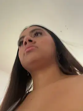 DulceQueen1 online show from May 22, 2026, 1:09 pm