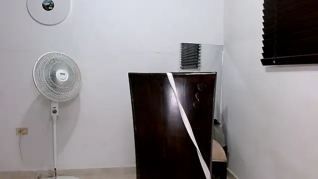 Snapshot of MiaDiamontLatin chatting on March 13, 2026, 3:22 am MiaDiamontLatin online show from March 13, 2026, 3:22 am