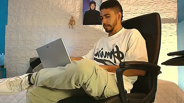 Snapshot of Kratoswolf chatting on May 28, 2026, 8:15 pm Kratoswolf online show from May 28, 2026, 8:15 pm