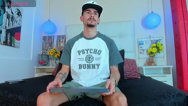 SharonTygaX online show from April 15, 2026, 4:07 am