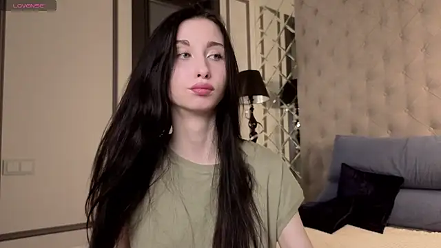 MiguelinaRasmuson online show from April 10, 2026, 11:17 am